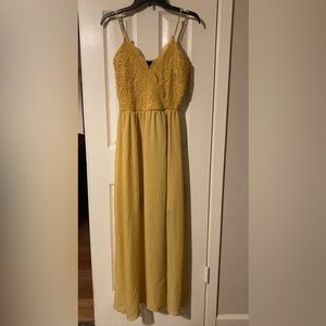 Beautiful new yellow summer maxi dress! Very flowy, lots of stretch!